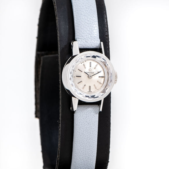 1965 Vintage Ladies Omega Solid 18k White Gold Watch  display picture 2