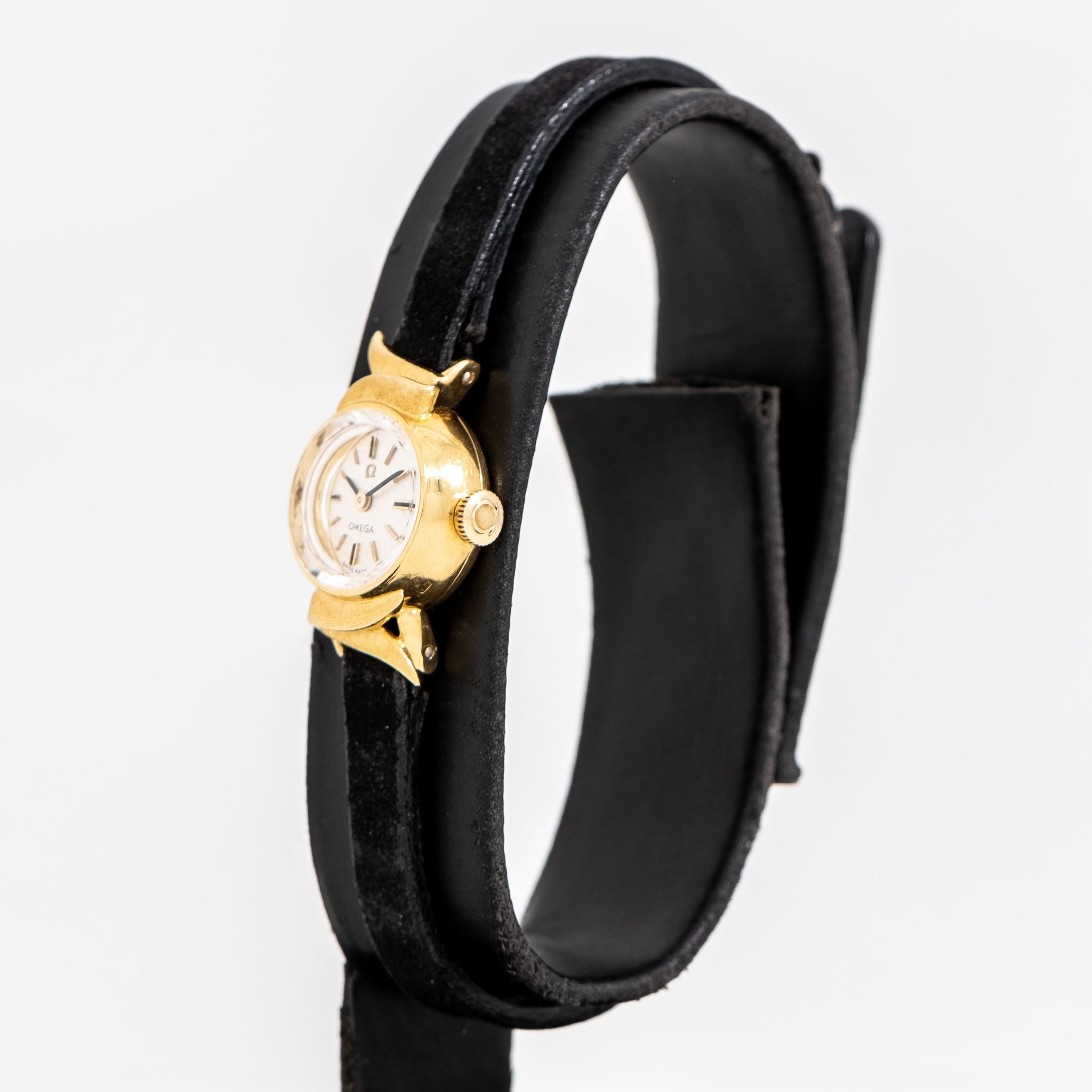 1961 Vintage Ladies Omega Solid 18k Yellow Gold Watch 