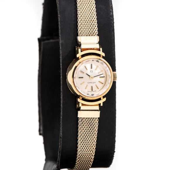 1967 Vintage Ladies Omega Solid 18k Yellow Gold Watch 