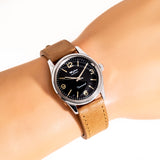 vintage wyler dynawind ww, wrist shot close up
