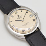 vintage universal geneve white shadow ww, on its back with dial detail