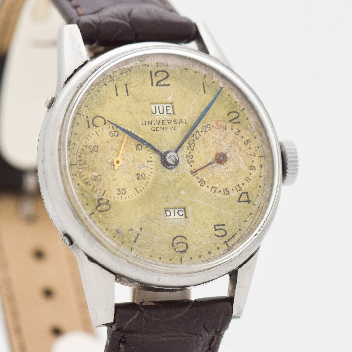 1942 Vintage Universal Geneve Reference 21301 Triple Date